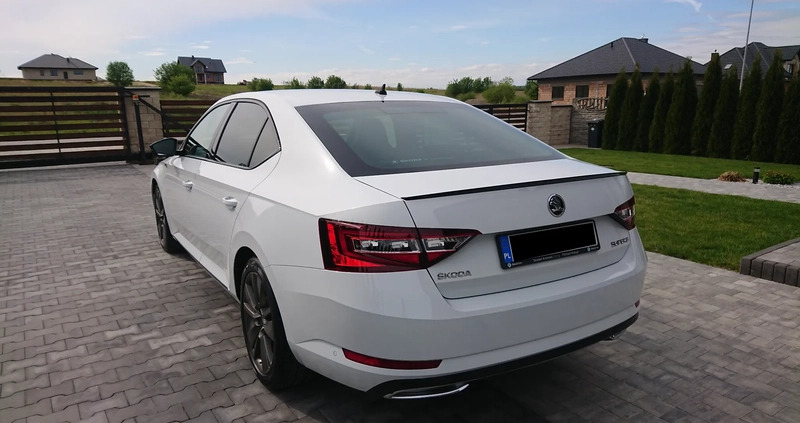 Skoda Superb cena 87000 przebieg: 222000, rok produkcji 2016 z Łobez małe 92